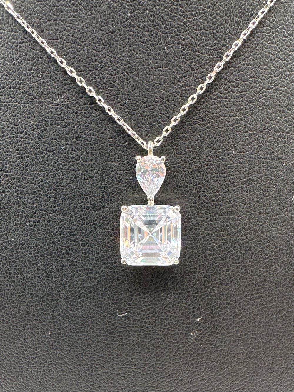 18k 4ct Asscher Cut Pendant - Picture 5 of 10